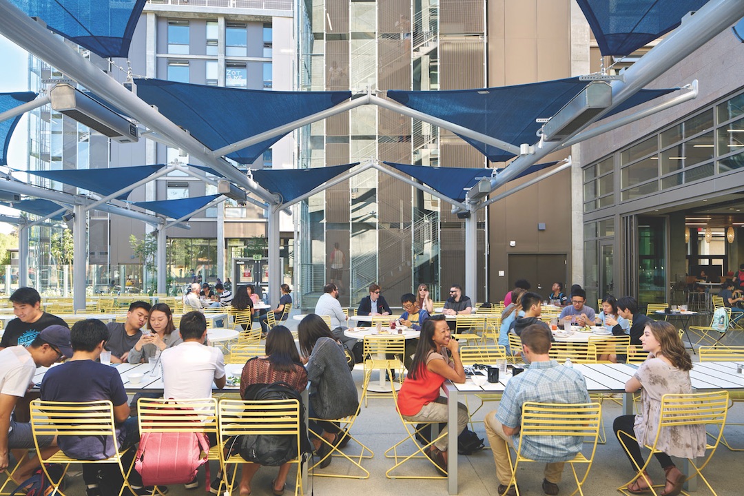 Outdoor dining at Mesa Court UC Irvine