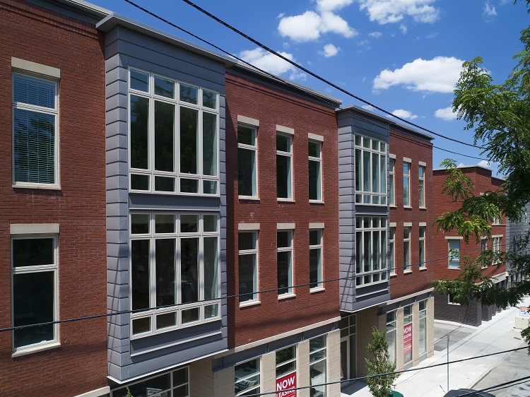 PAC-CLAD Reveal metal wall panel system wraps the bay windows of the Rennen & Beecher Flats in Cincinnati