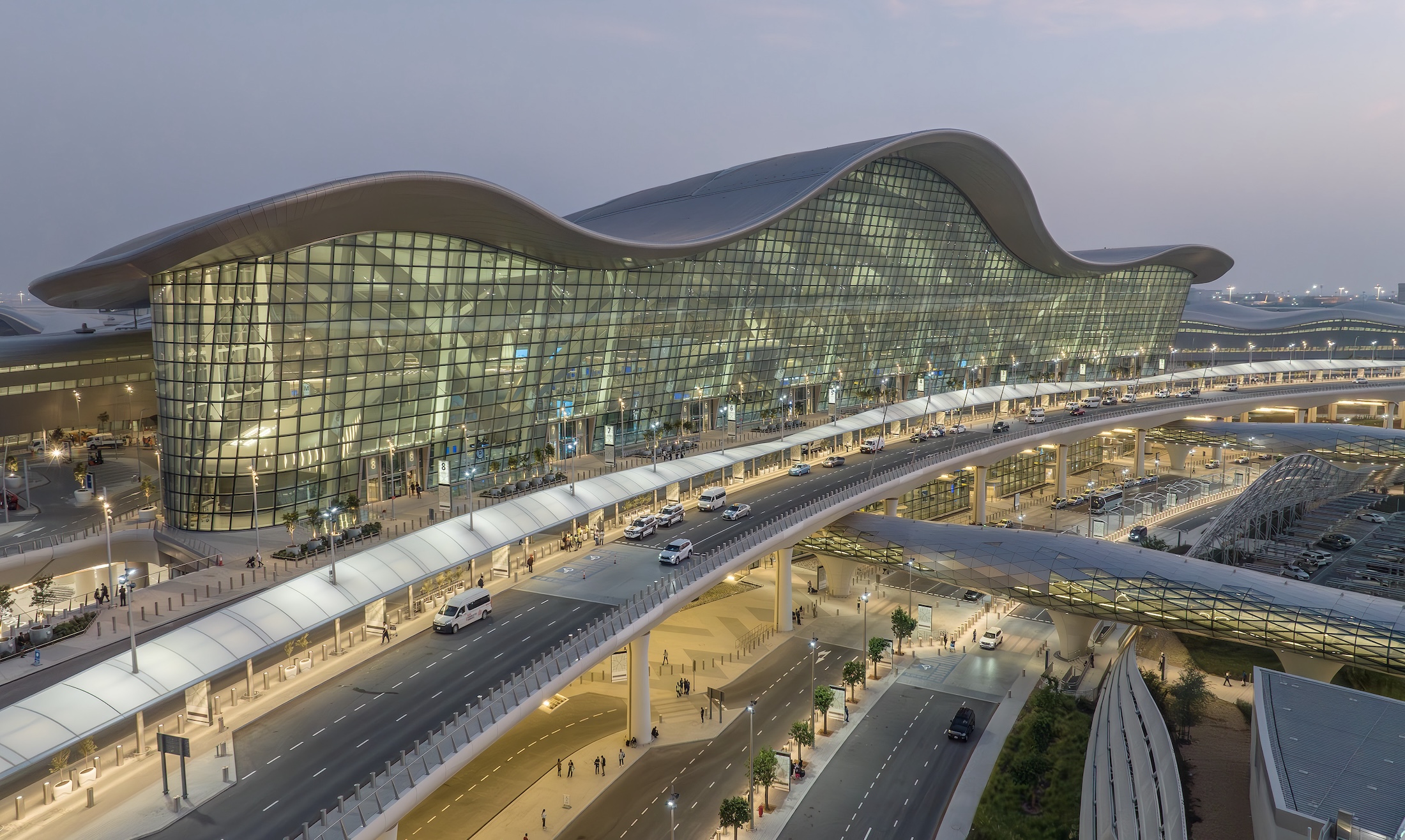 View of the departures curb and front facade at Zayed International Airport, Terminal A. Photo: Victor Romero, courtesy Kohn Pedersen Fox (KPF)