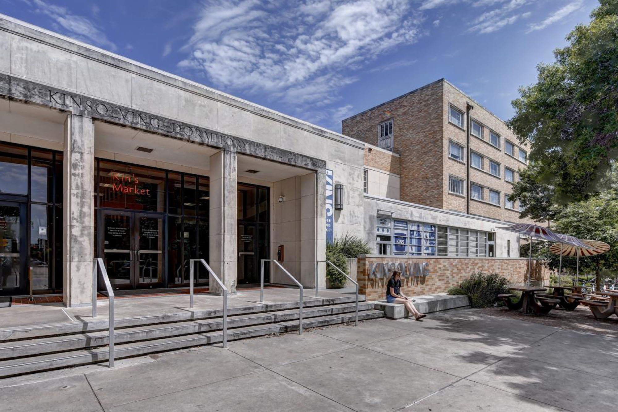 Kinsolving Hall, University of Texas - Austin, front entrance