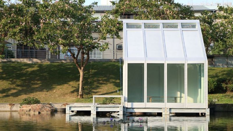 A test house for water-filled glass