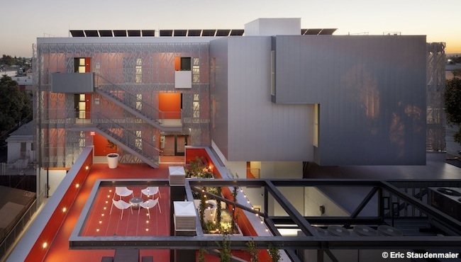 28th Street Apartments, Los Angeles; Koning Eizenberg Architects. Photo:  Eric 