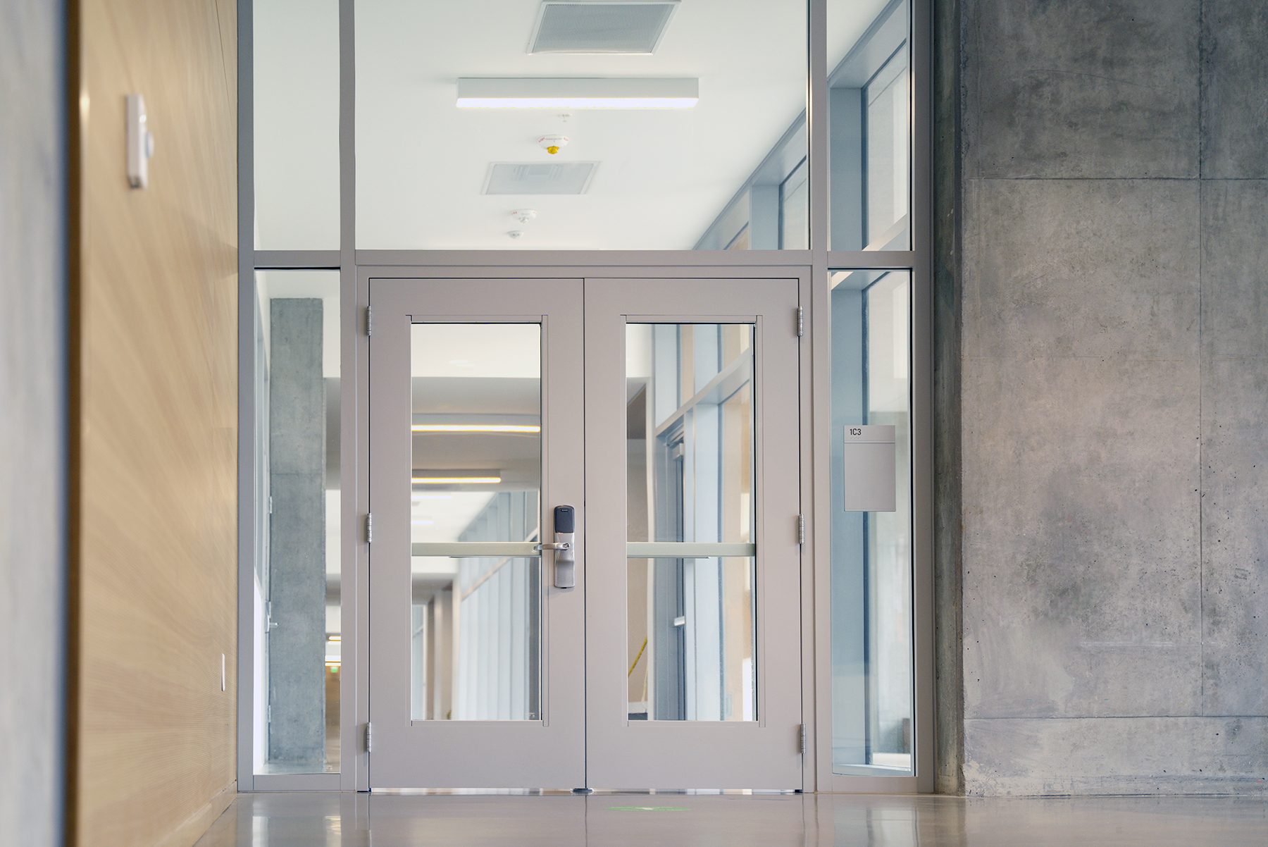 100 square inch door vision lites are a thing of the past thanks to SuperLite II-XL 60 used in the 60 minute temperature rise pair doors. SuperLite II-XL 60 is also used in the surrounding wall for maximum vision and transparency.