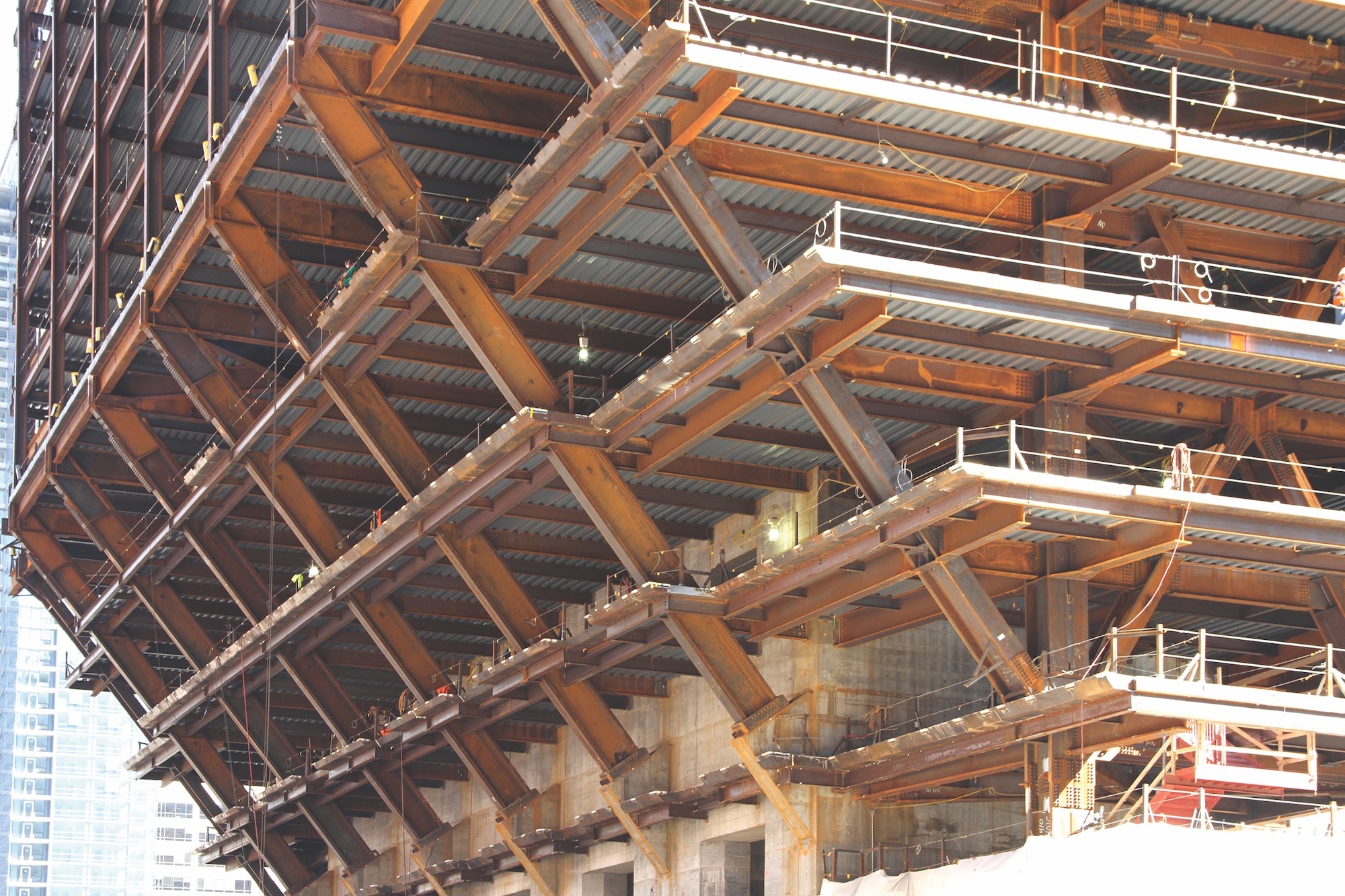 2A. 150 N Riverside -MKA_MD_ looking up to sloping columns- construction