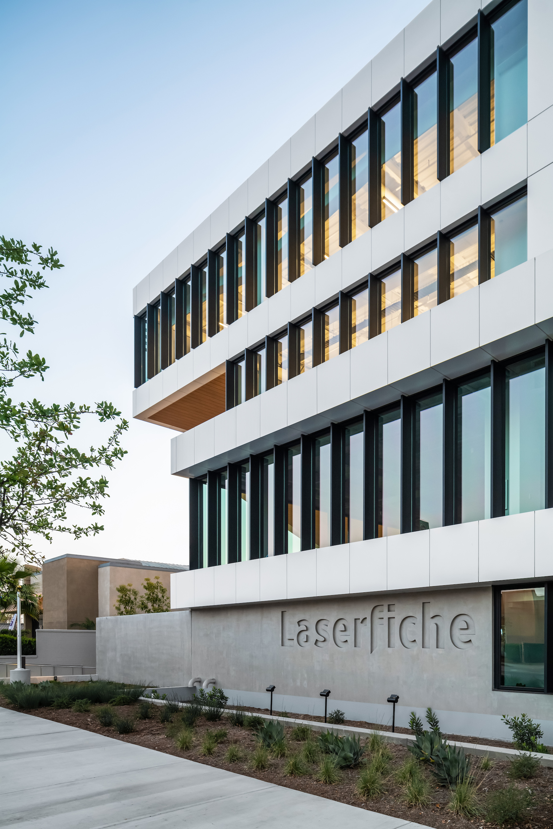 New Long Beach office building reflects Mid-Century Modern garden-style motif