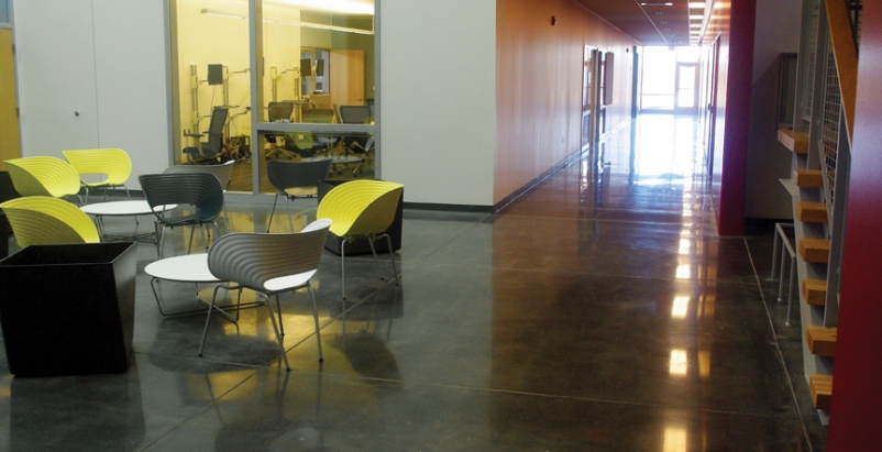 Exposed Concrete Floors Are Glossy And Green Building