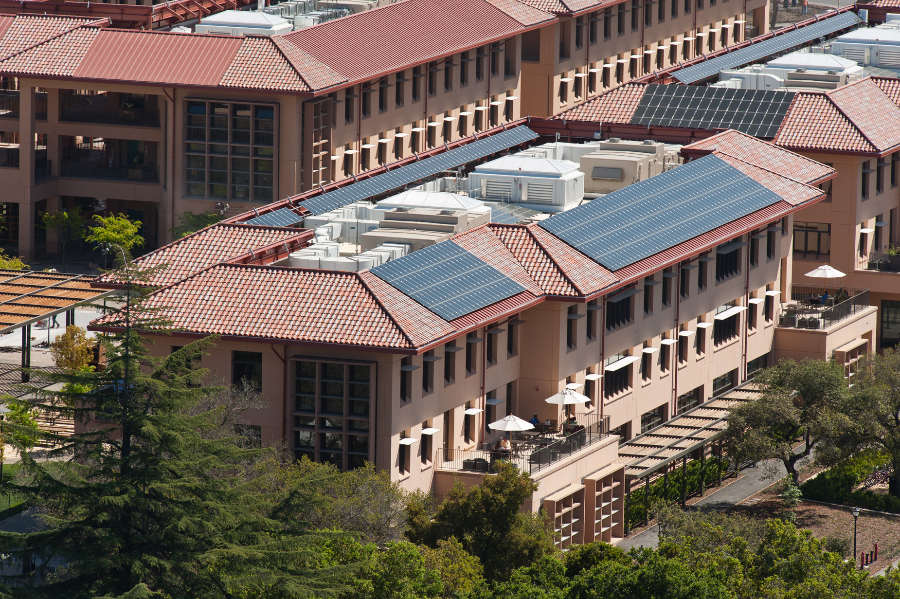 Photovoltaic panels atop the Knight Management Center at the Stanford Graduate S