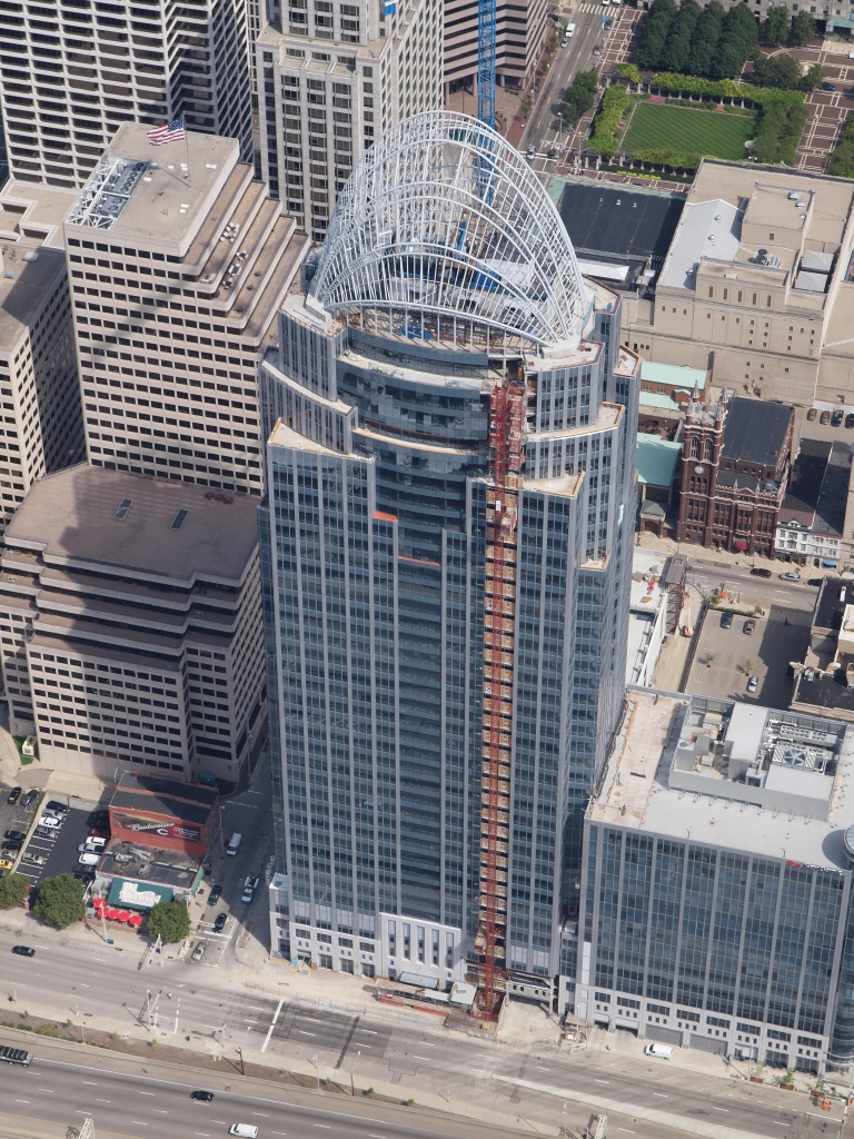 The 13-story tiara brings the height of the building to 665 feet, making it Cinc