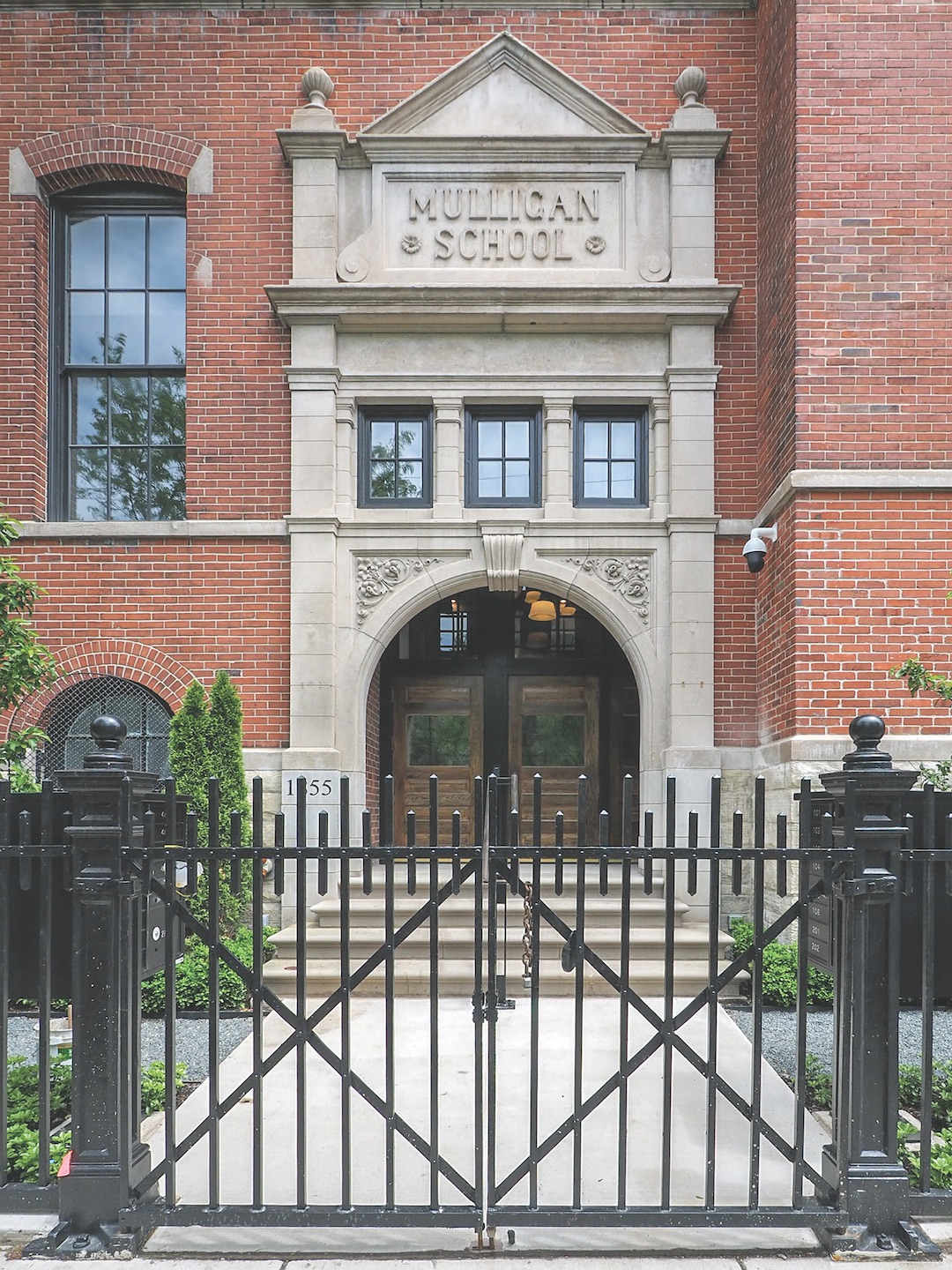 The main entry to Mulligan School