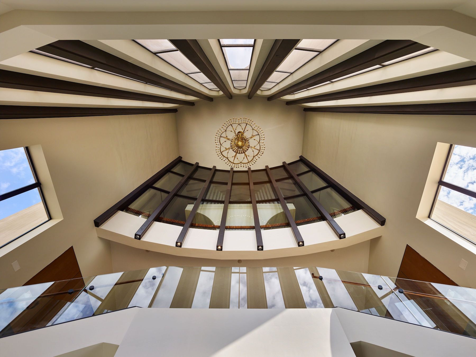 The atrium in the Modern Gothic National Presbyterian Church. Image: Alan Karchmer