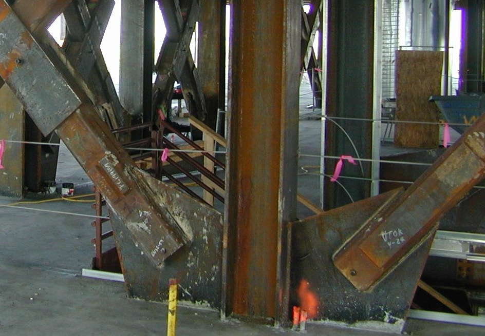 Buildings with rocking steel-braced frames are advantageous in earthquakes