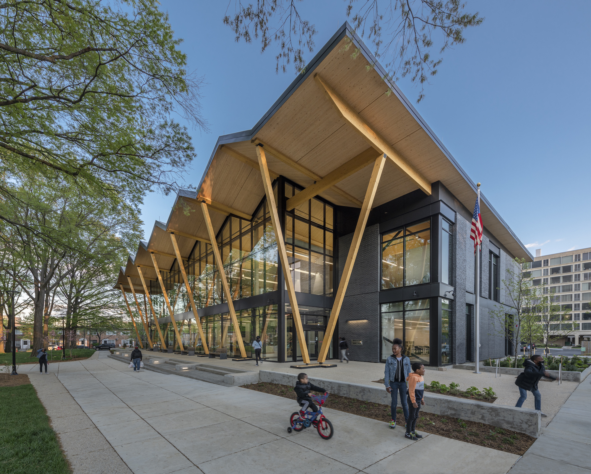 The LEED Platinum-certified Southwest Library in Washington, D.C., designed by Perkins and Will and built by Turner Construction. Photo: James Steinkamp
