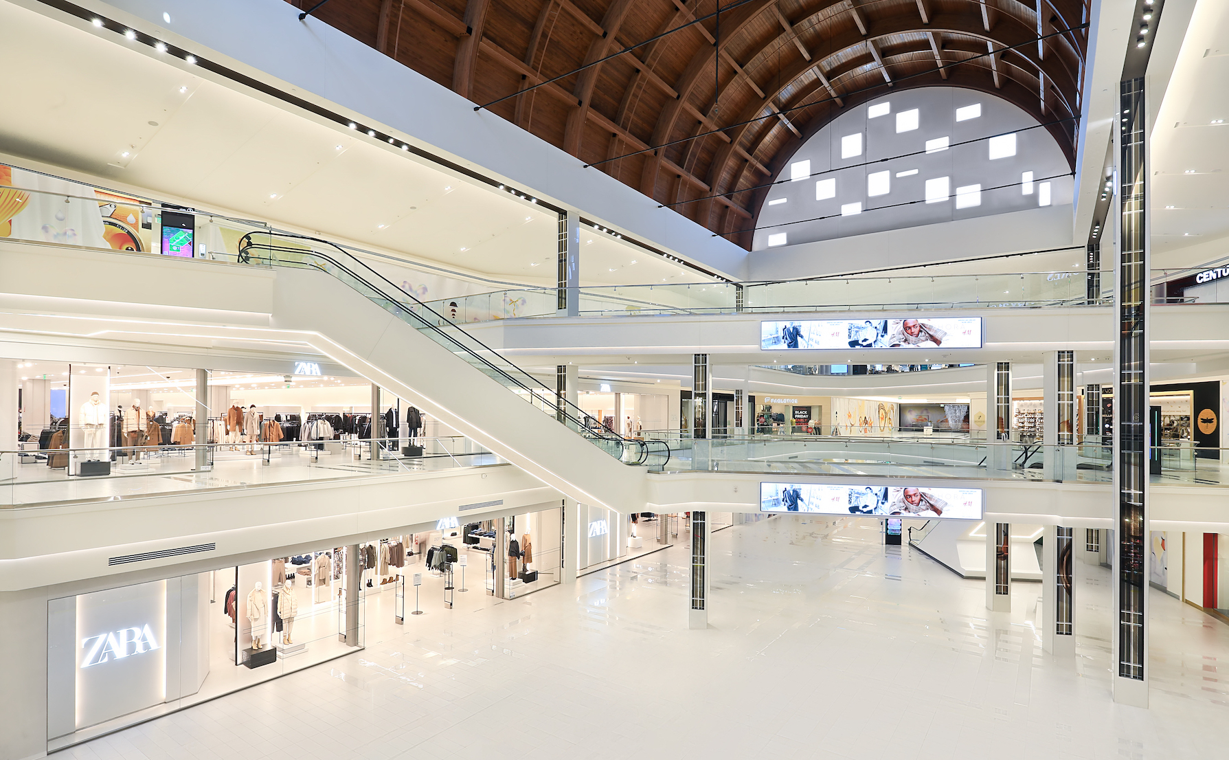 The long-delayed American Dream retail/entertainment center in East Rutherford, N.J., was finished in December 2020, in the middle of the pandemic. Photo: Chris Lo Bue Photography