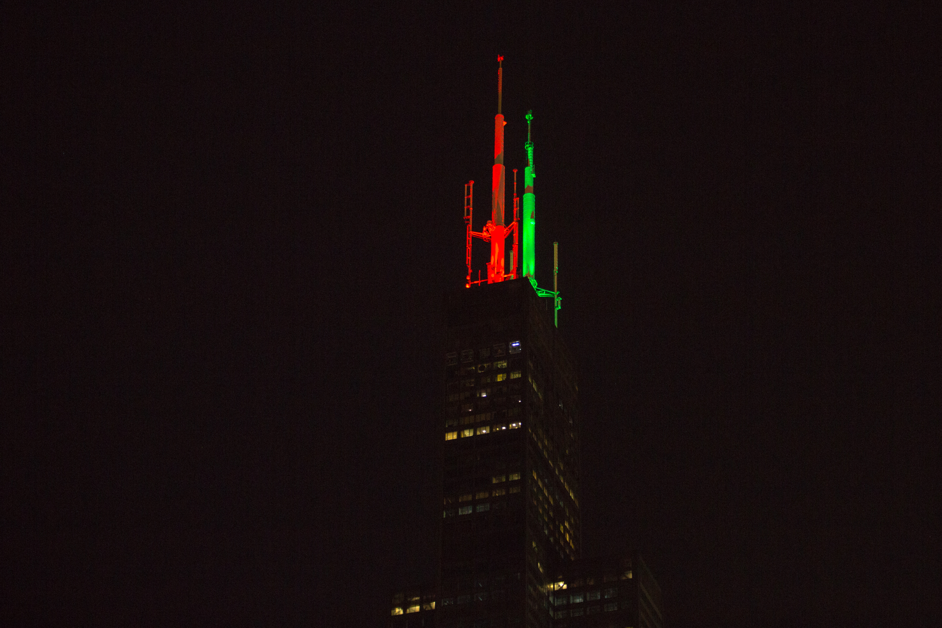 Willis Tower antenna lights