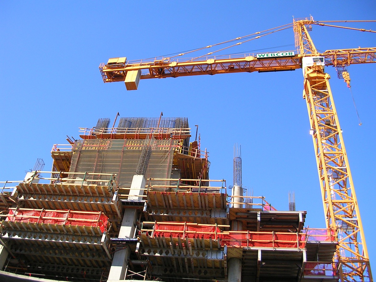 Nonresidential construction spending dips in January, still outpaced 2014