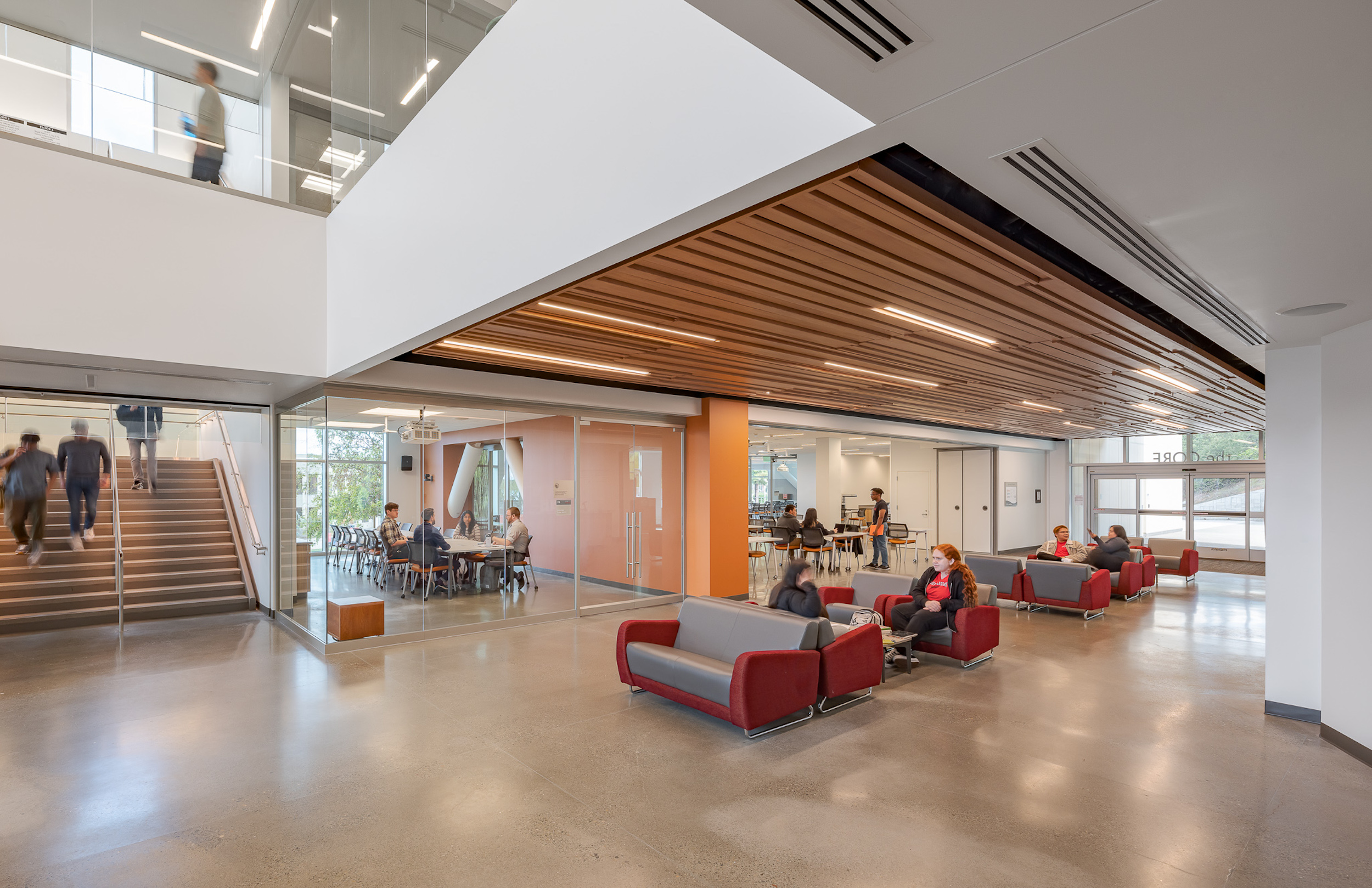 California State University, East Bay's Collaborative Opportunities for Research & Engagement (“CORE”) Building bridges upper and lower campuses Photos courtesy Anderson Brulé Architects