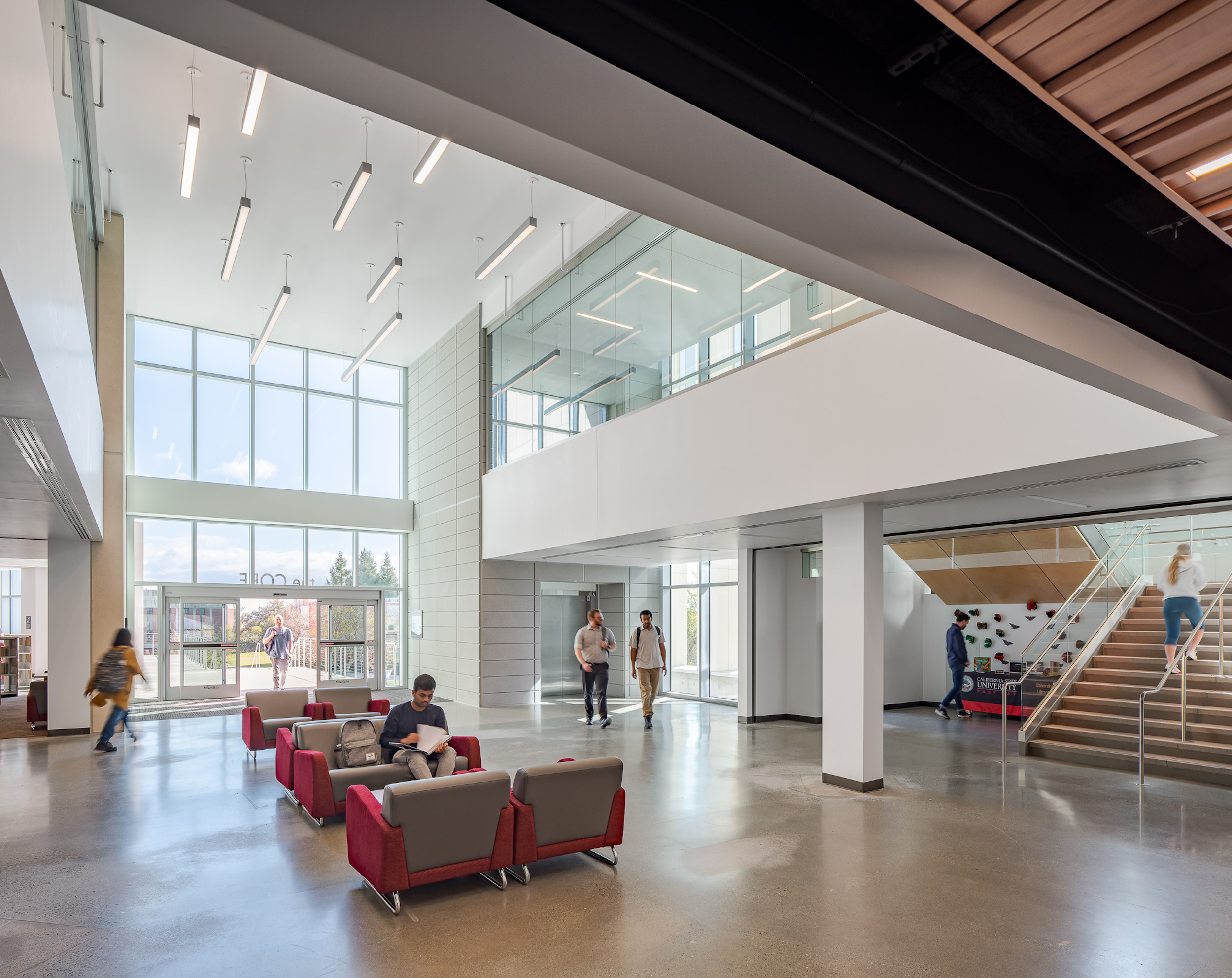 California State University, East Bay's Collaborative Opportunities for Research & Engagement (“CORE”) Building bridges upper and lower campuses Photos courtesy Anderson Brulé Architects