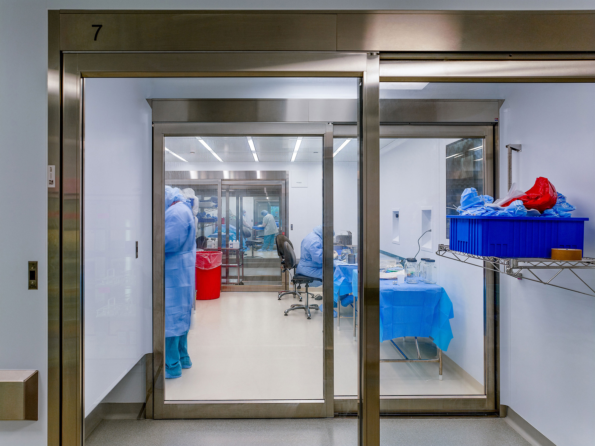 Horton Automatics ISO-rated cleanroom doors building product