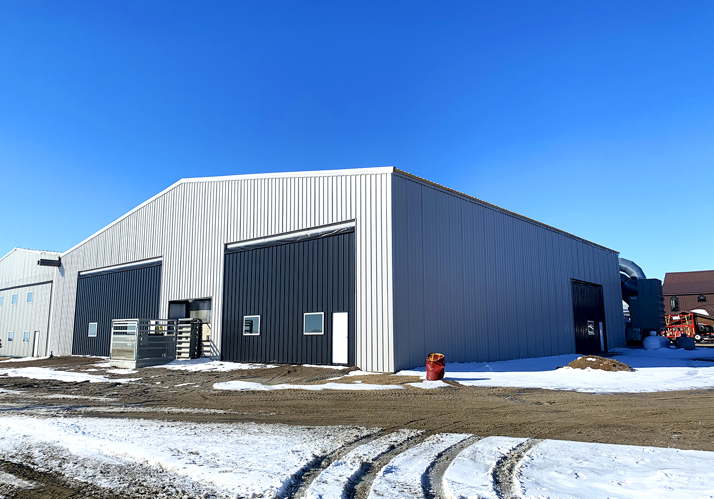 Schweiss Doors erects manufacturing building to showcase new doors